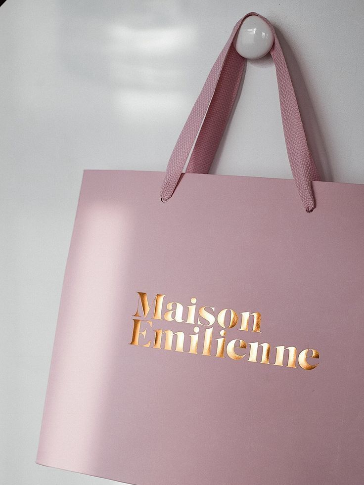 Tìm hiểu các công đoạn gia công sau in thường gặp (P.2) Brand Fashion Paper Bags With Printed Logo 1